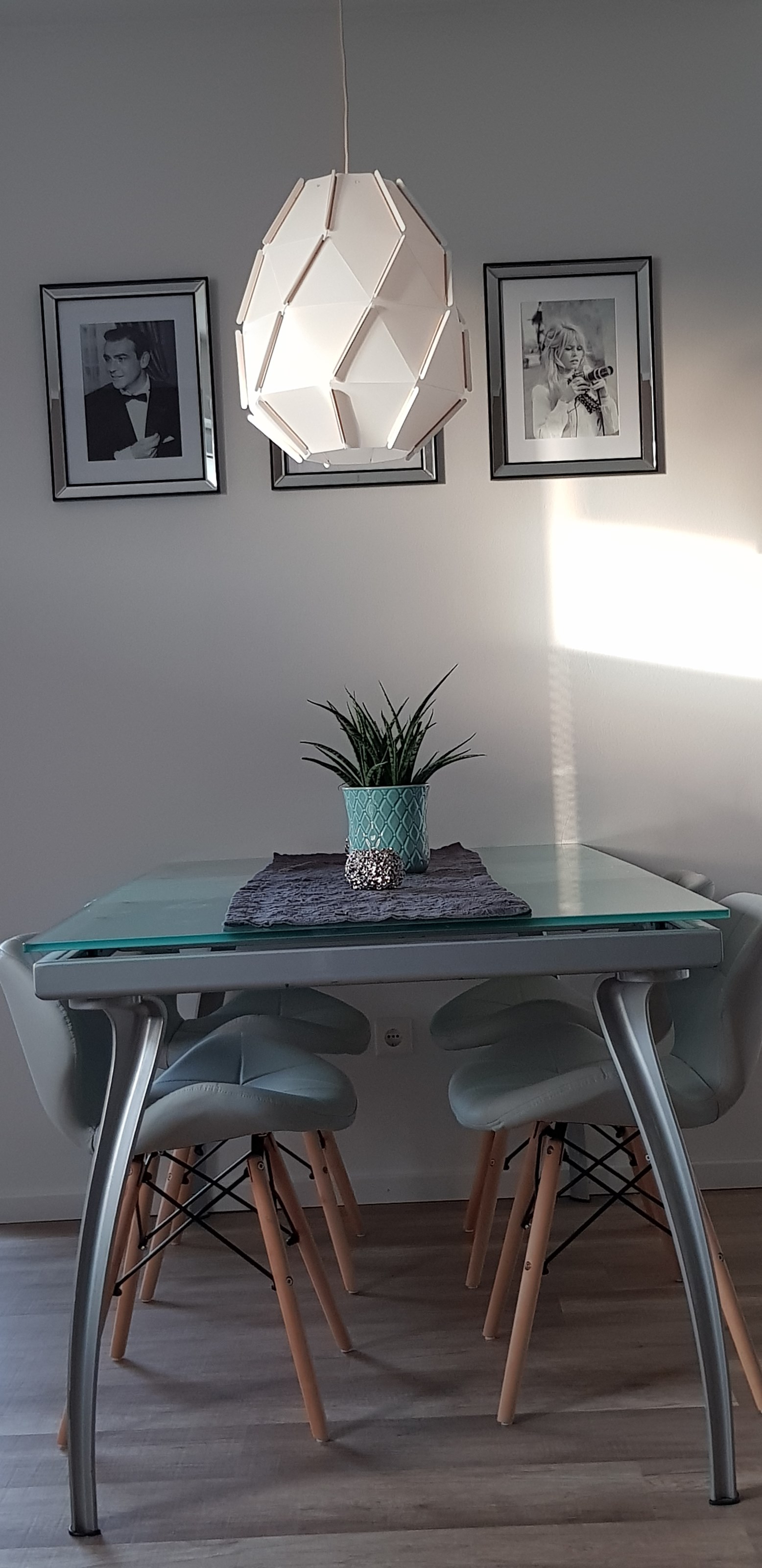 Monteurwohnung - PLZ 33335 (Deutschland) - Esstisch - netroom`S